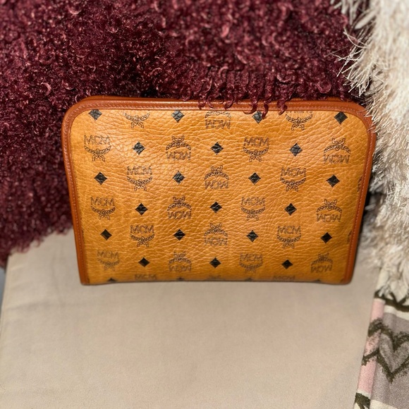 MCM Clutch - Picture 2 of 8